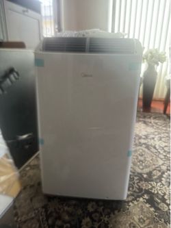 White Midea Duo AC