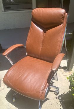 Triumph Leather Executive Office Chair used GOOD CONDITION chocolate colorway