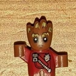Lego "Mini Groot" Minifigure 