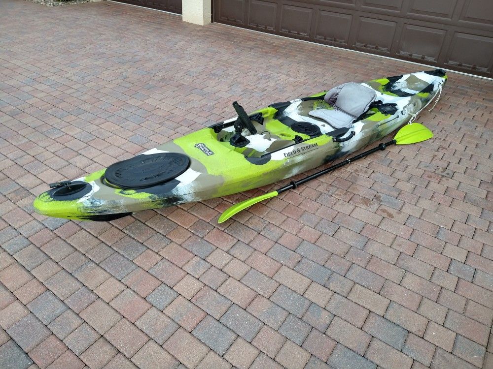 Fishing Kayak, Eagle Talon 12ft, Field and Stream, w Paddle for Sale in