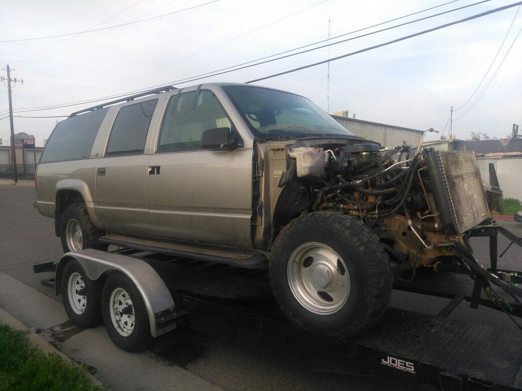 Parting out 1999 Chevy suburban 4x4