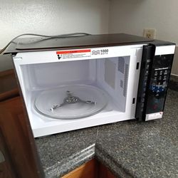 brad new microwave 