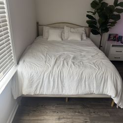 Queen Size Bed 