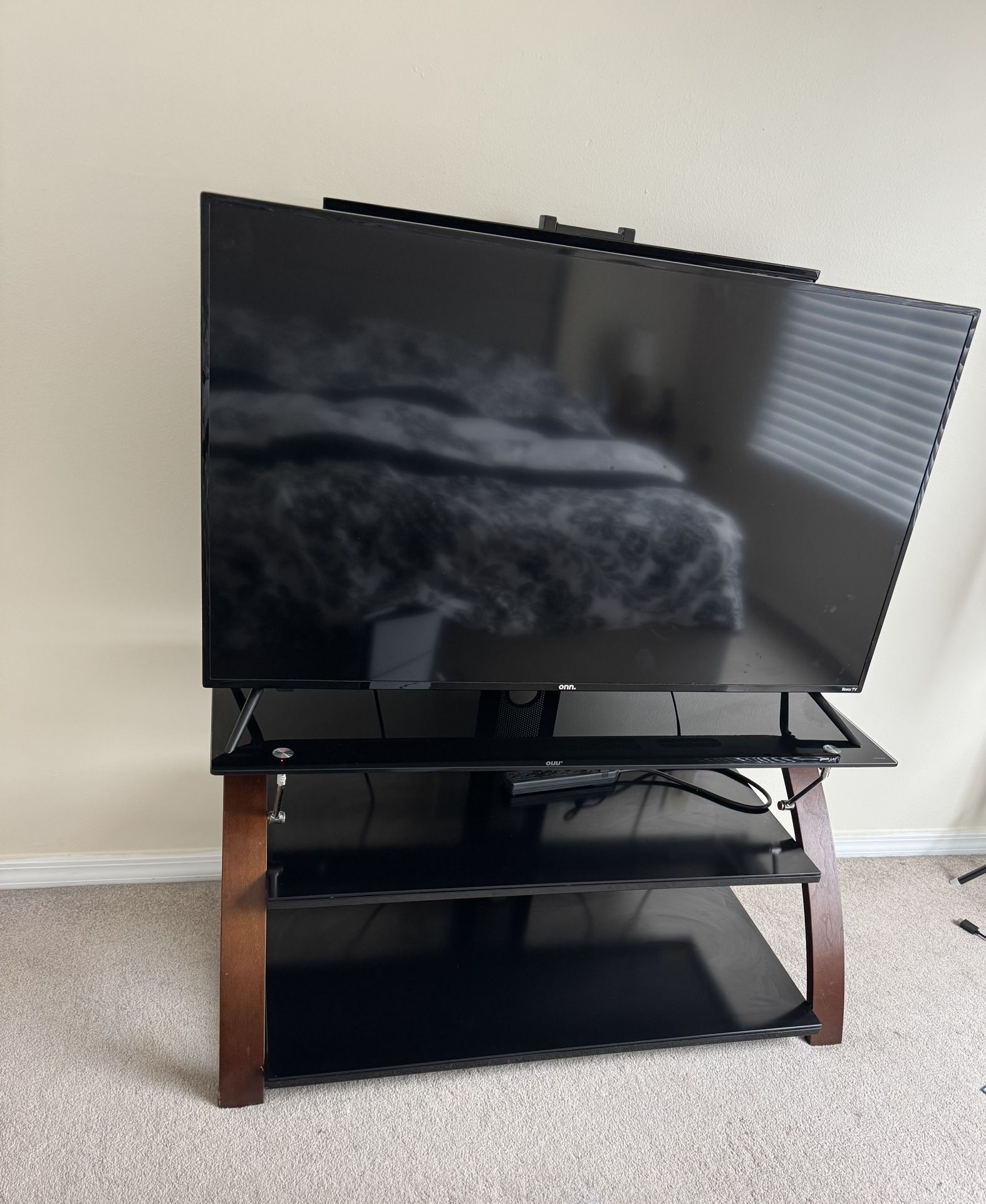 Tv Stand +Roku Tv 50inch