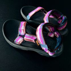Teva Hurricane XLT2 sandals Kids size 11 no tie summer purple girls easy slip on