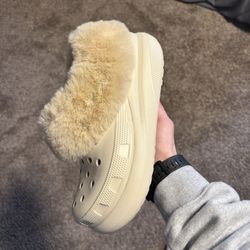 Fuzzy Crocs Women’s Size 7 Men’s Size 5 