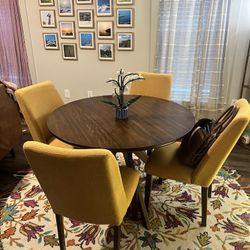 Dining Table + 4 Chairs 