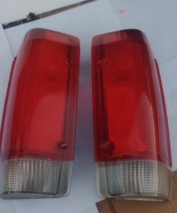  87-92 Ford F150 F250 Bronco RH Passenger Right Tail Light / LEFT TAIL LIGHT OEM E8TB-13440-AA
