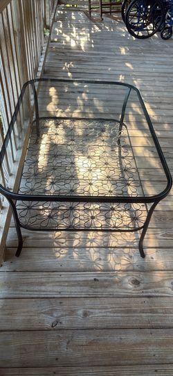 Beautiful Coffee Table - With Glass Top 