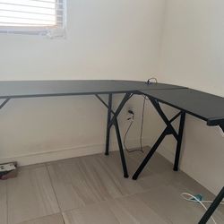 Gaming L shape computer desk with LED lights (remote included)