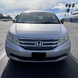 Pre-Owned 2011 Honda Odyssey EX-L in great condition!