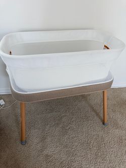 Rocking bassinet