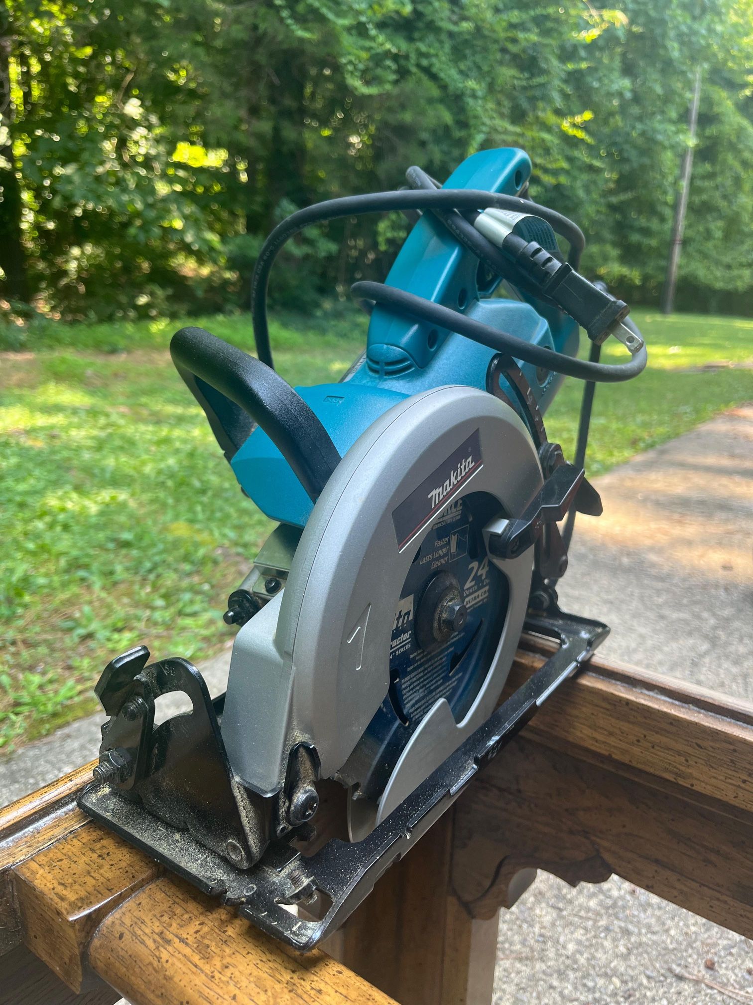 Makita 5277NB 7-1/4” Circular Saw – Powerful & Job-Ready