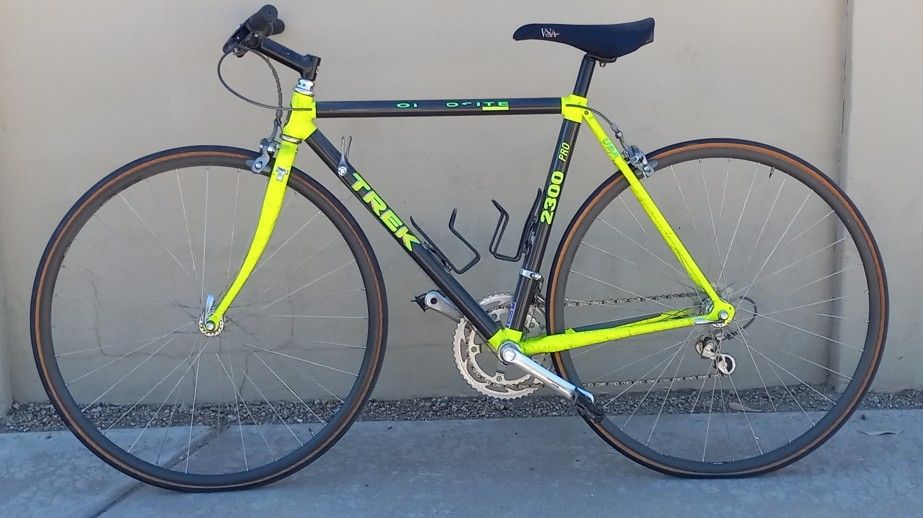 Vintage Trek 2300 Pro Carbon Composite Road Bike With Flat