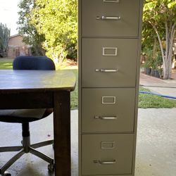 4 DRAWER METAL FILING CABINET