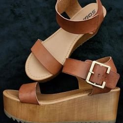 SODA Platform Sandals• Brown Wedges• Size 7• Great Condition• $15firm