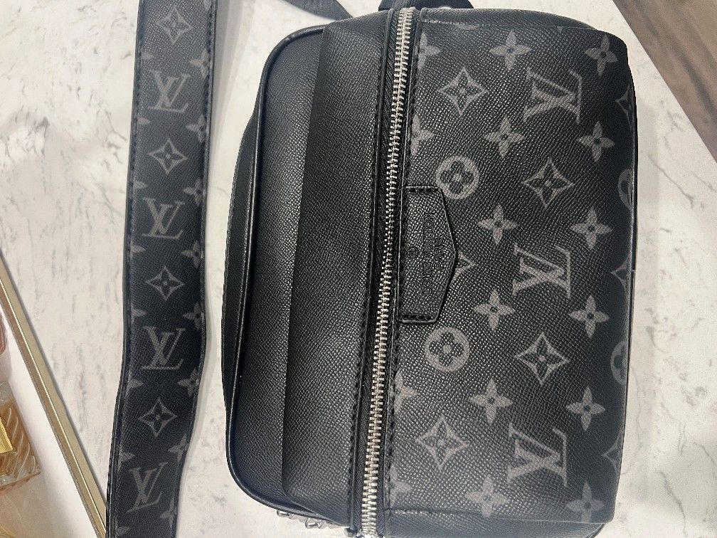 Lv bag messenger