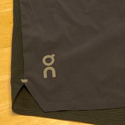 On Cloud Men’s XL shorts no-liner