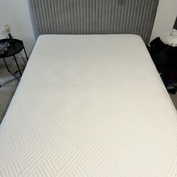 10 in FULL sized Hybrid foam/mattress + gray bed fram