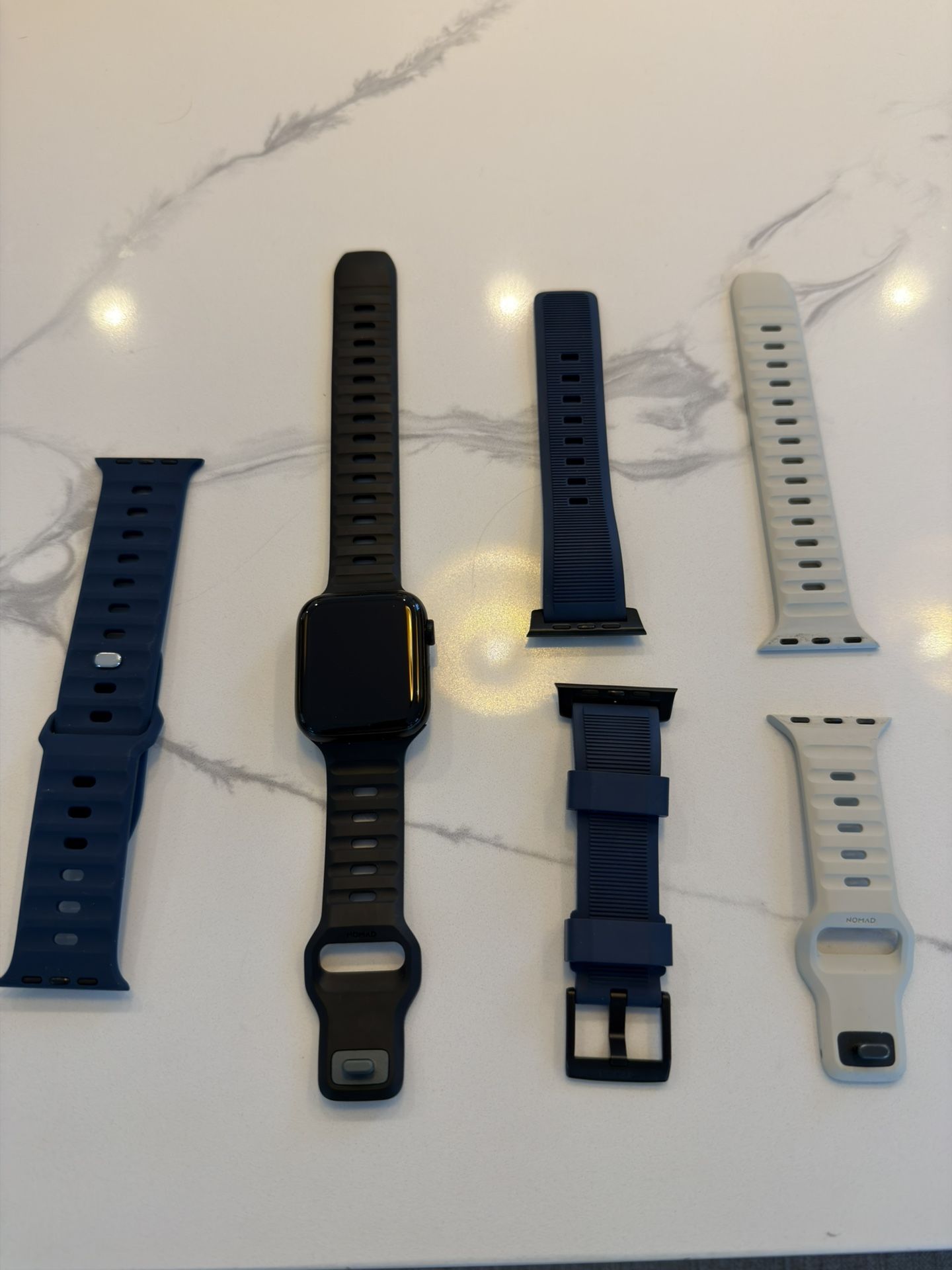Apple Watch SE 44mm (2nd Gen, GPS) + 4 Bands + Wireless Charging Stand – Excellent Condition