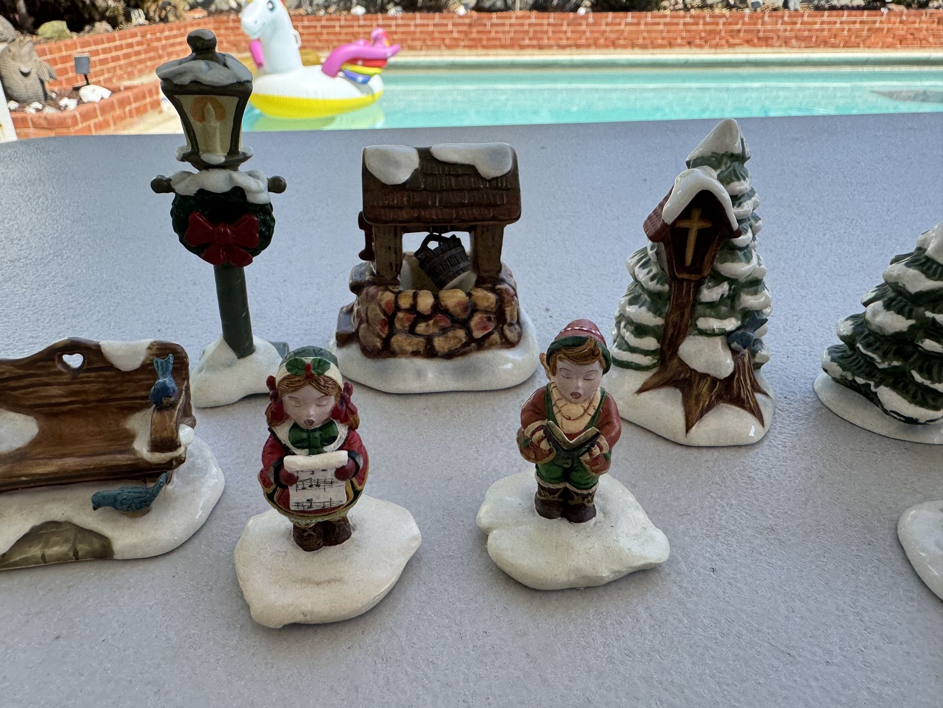 Hummel Goebel Hawthorn Village Christmas Porcelain Figures & Accessories Two In Harmony