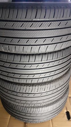 Set of 4 matching tires Michelin premier size 235/55R20 all season