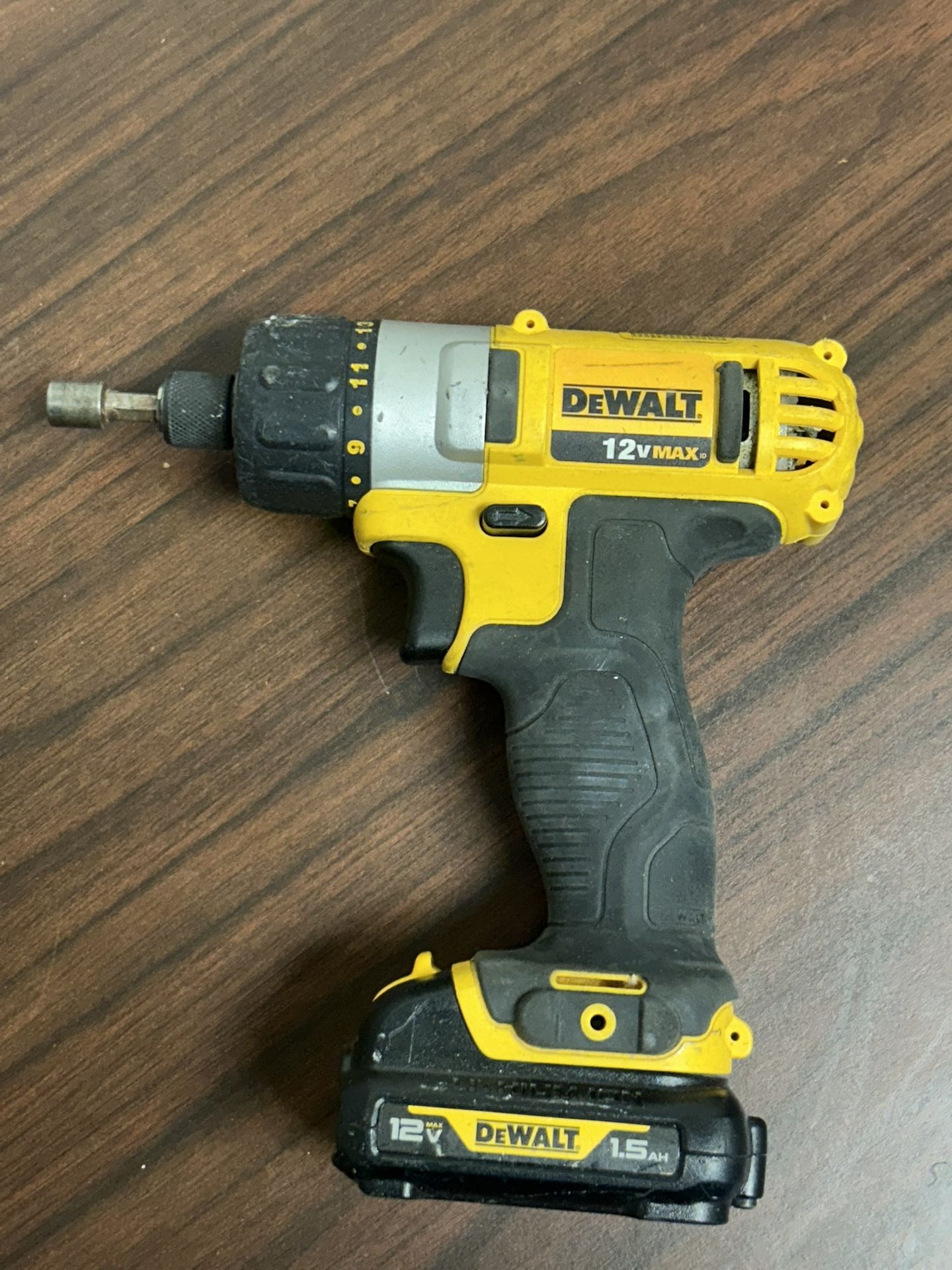 DeWalt 12V MAX Cordless Drill Driver DCF610 w/ 1.5Ah Battery – Tested Works! 