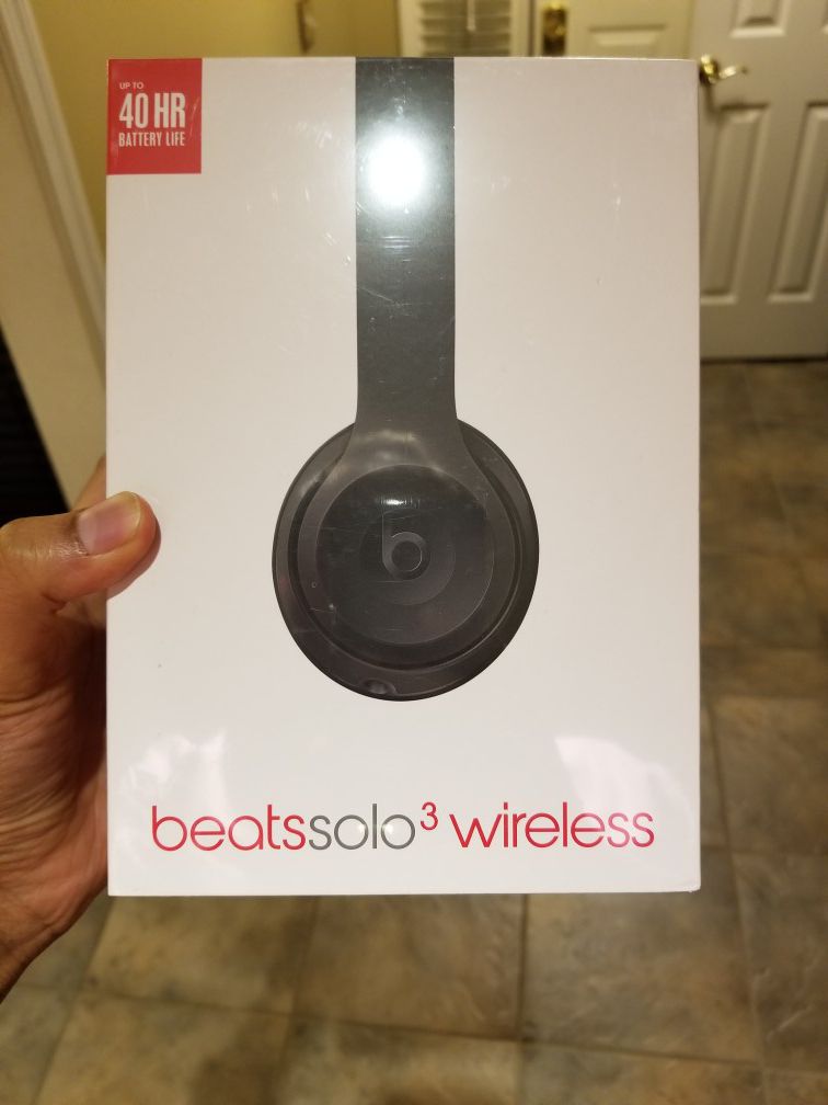 Brand New Beats Solo3 Wireless Headphones in Unopened Box