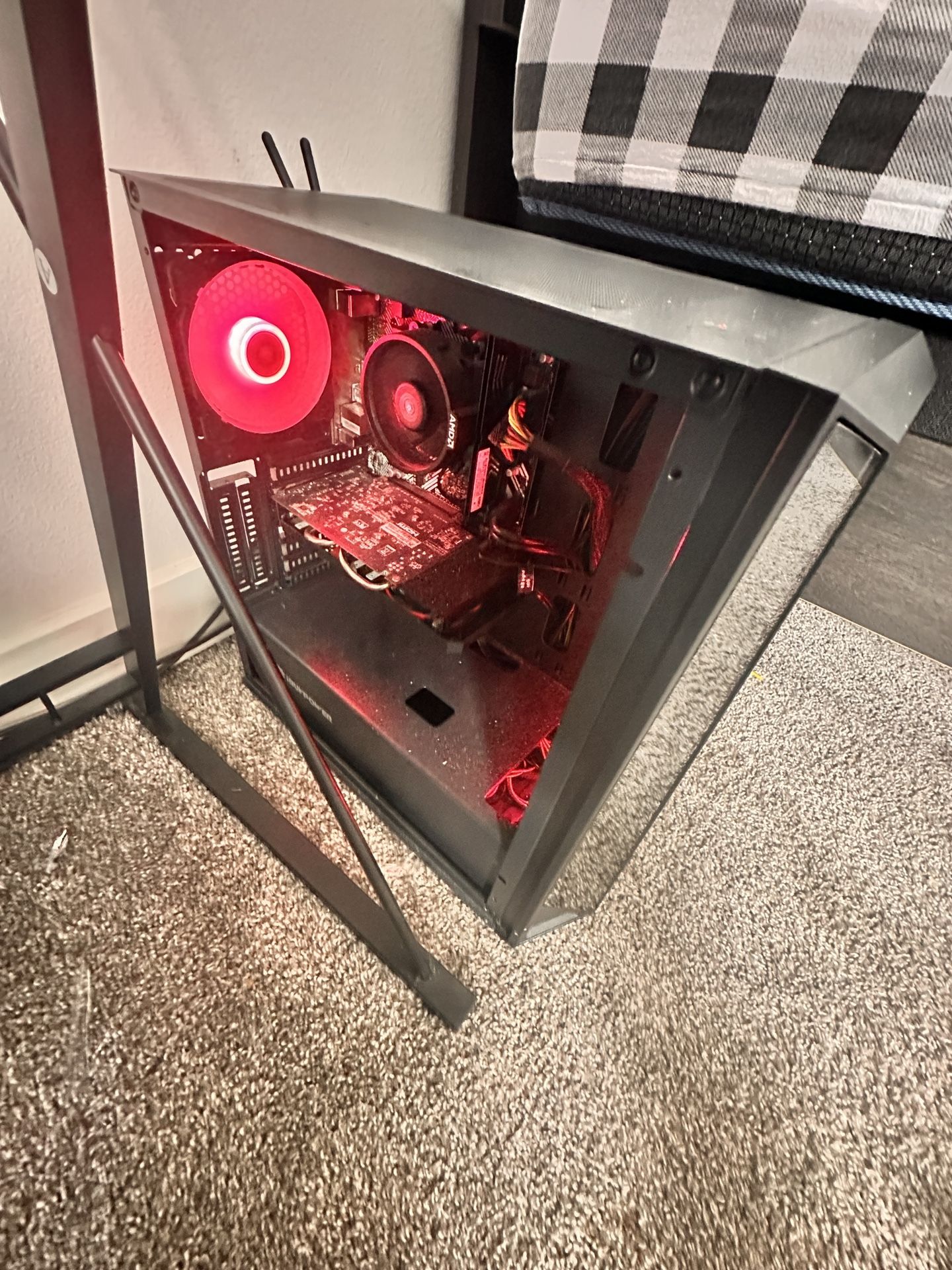 New Pc Barely Used It Had It Since A Year Comes With Keyboard And Mouse