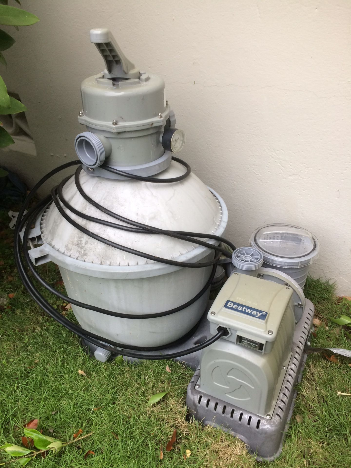 Bestway above ground pool pump w/sand filter 58401E