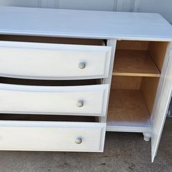 ** Beatiful 3 drawer + side storage door wooden dresser**