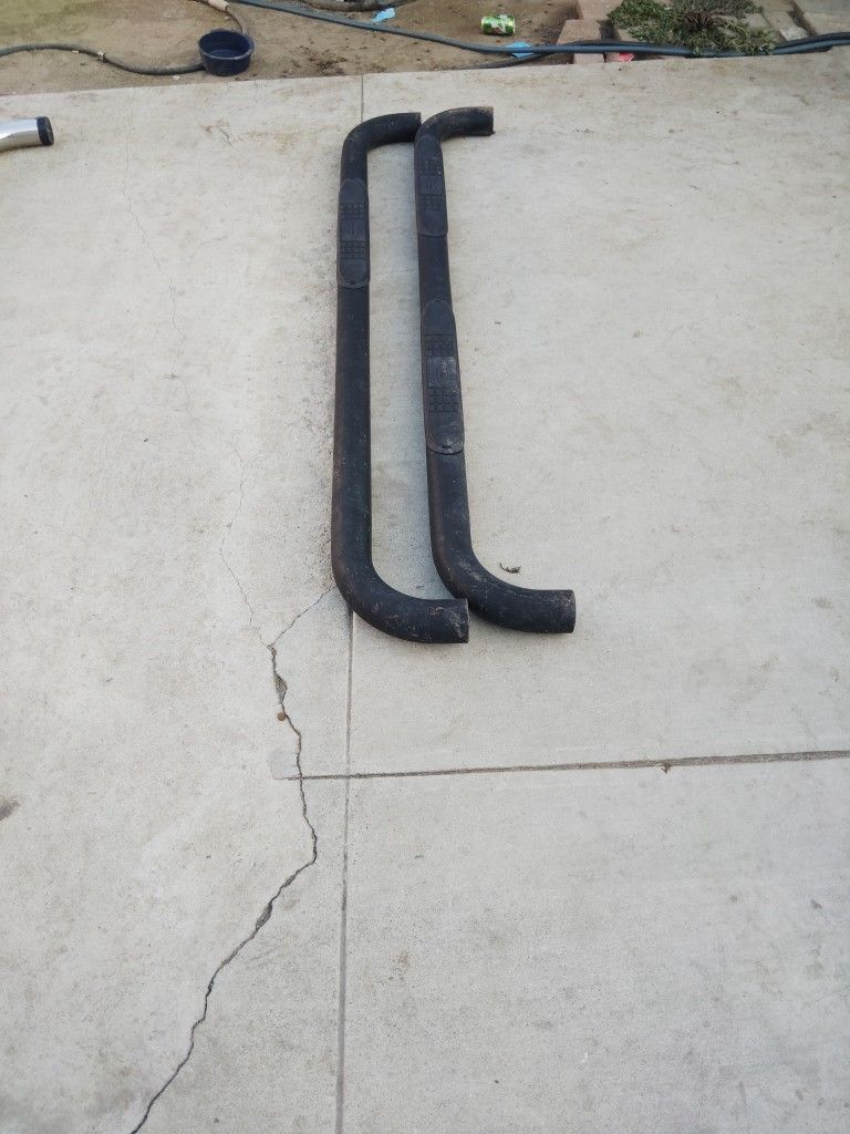 88 98 side step Chevy pickup 3 door black paint New with some scratch not brakes Haven't Been Used