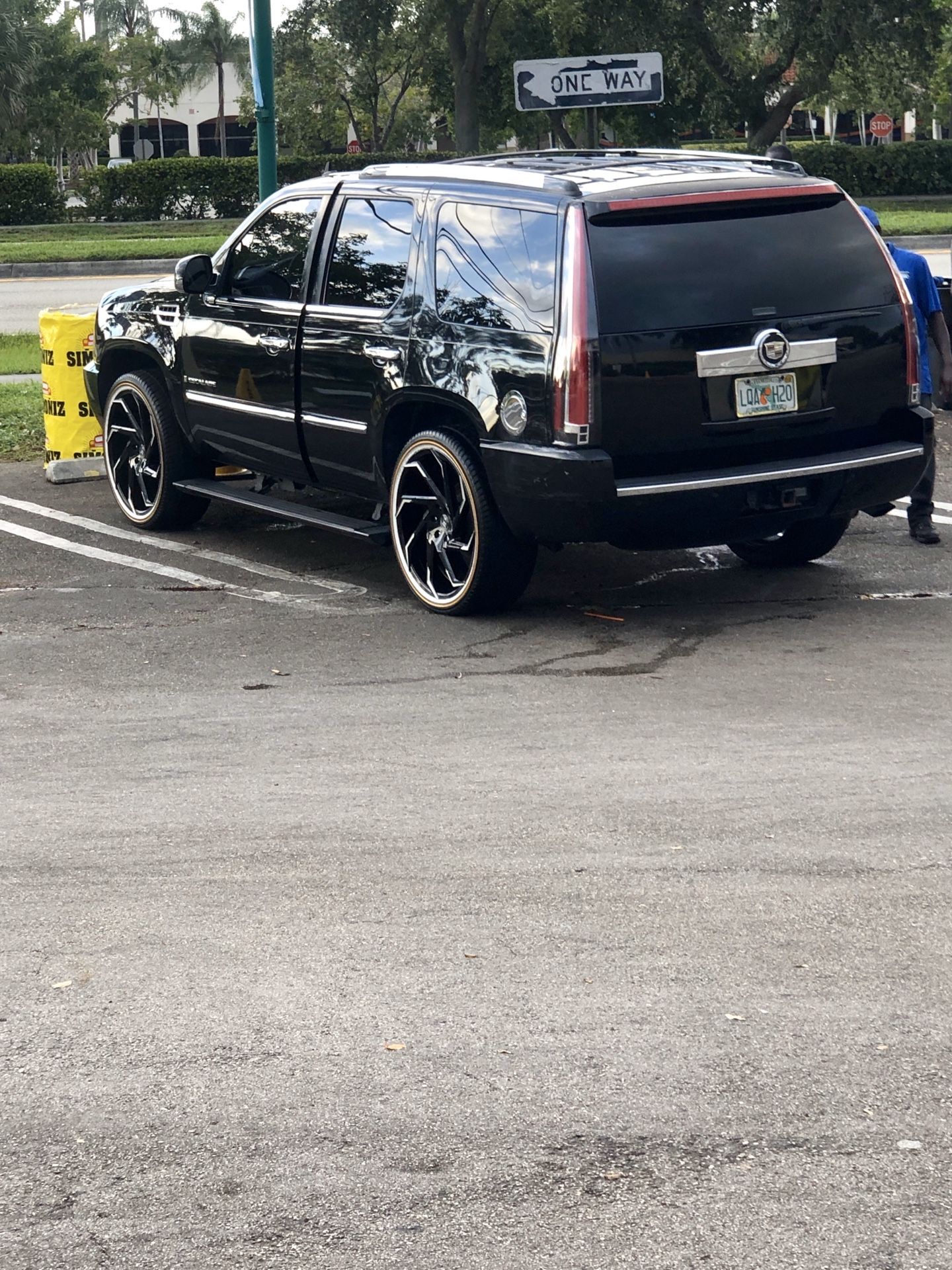 Cadillac Escalade 24”inch Lexani rims and tires vogues MAJOR PRICE DROPPP FIRST 1600$ TAKES THEM THIS WEEKEND ONLY