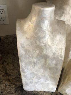 Jewelry Displays Necks Stands Ocean Shell Simmering 