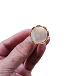 Vintage Gold Toned Mother of Pearl Round Single Cuff Link