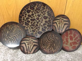 Jungle wall grouping; like new. 3 items