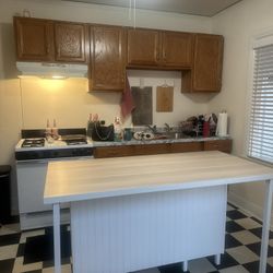 Island / kitchen table & cabinets spaces 