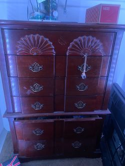 Dresser set