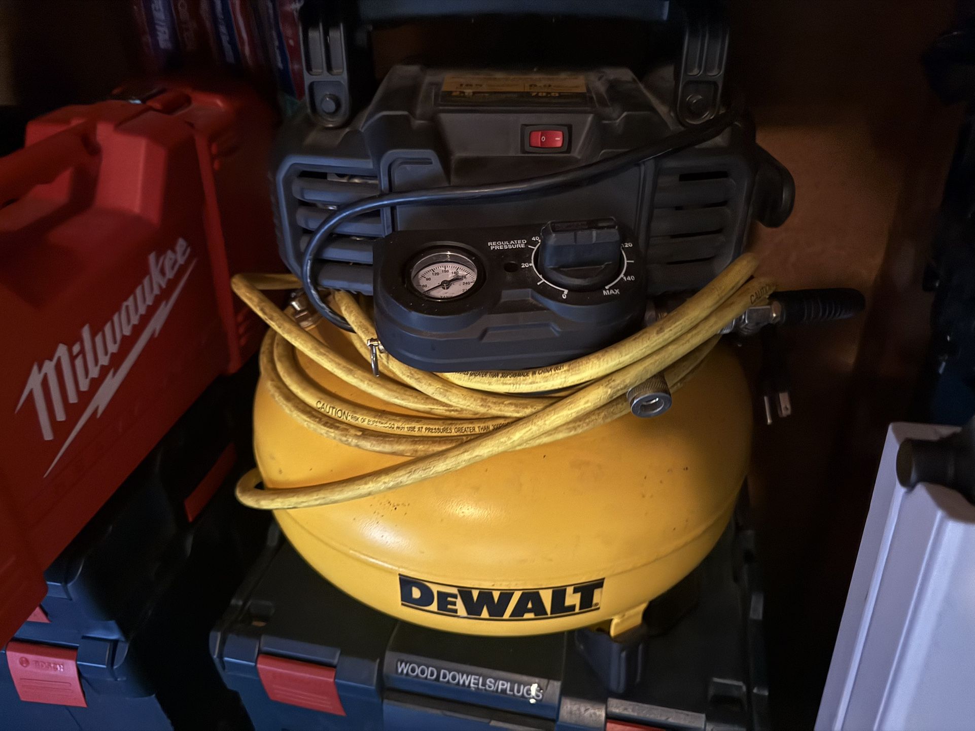 Compressor Dewalt 6 Gallons w/hose