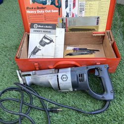 Used: Black & Decker 3102, 2-Speed Heavy Duty Saber/Reciprocating Saw w/ Case.