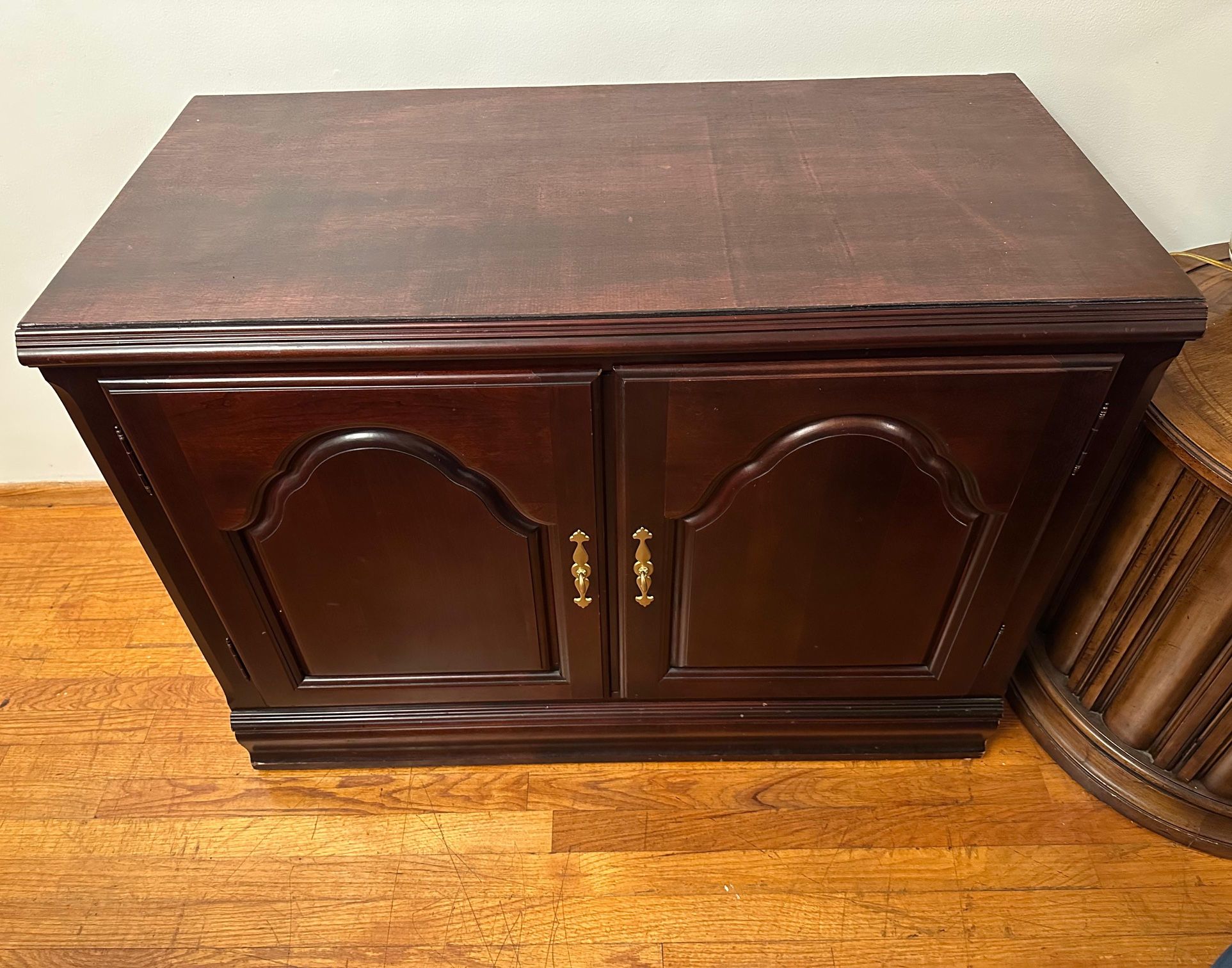 Cabinet / Media Stand