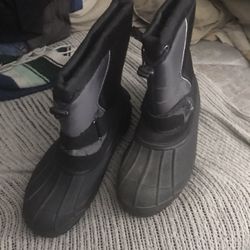 New Insulated Waterproof Boots Size 9 See Your Pictures Only $25 Firm