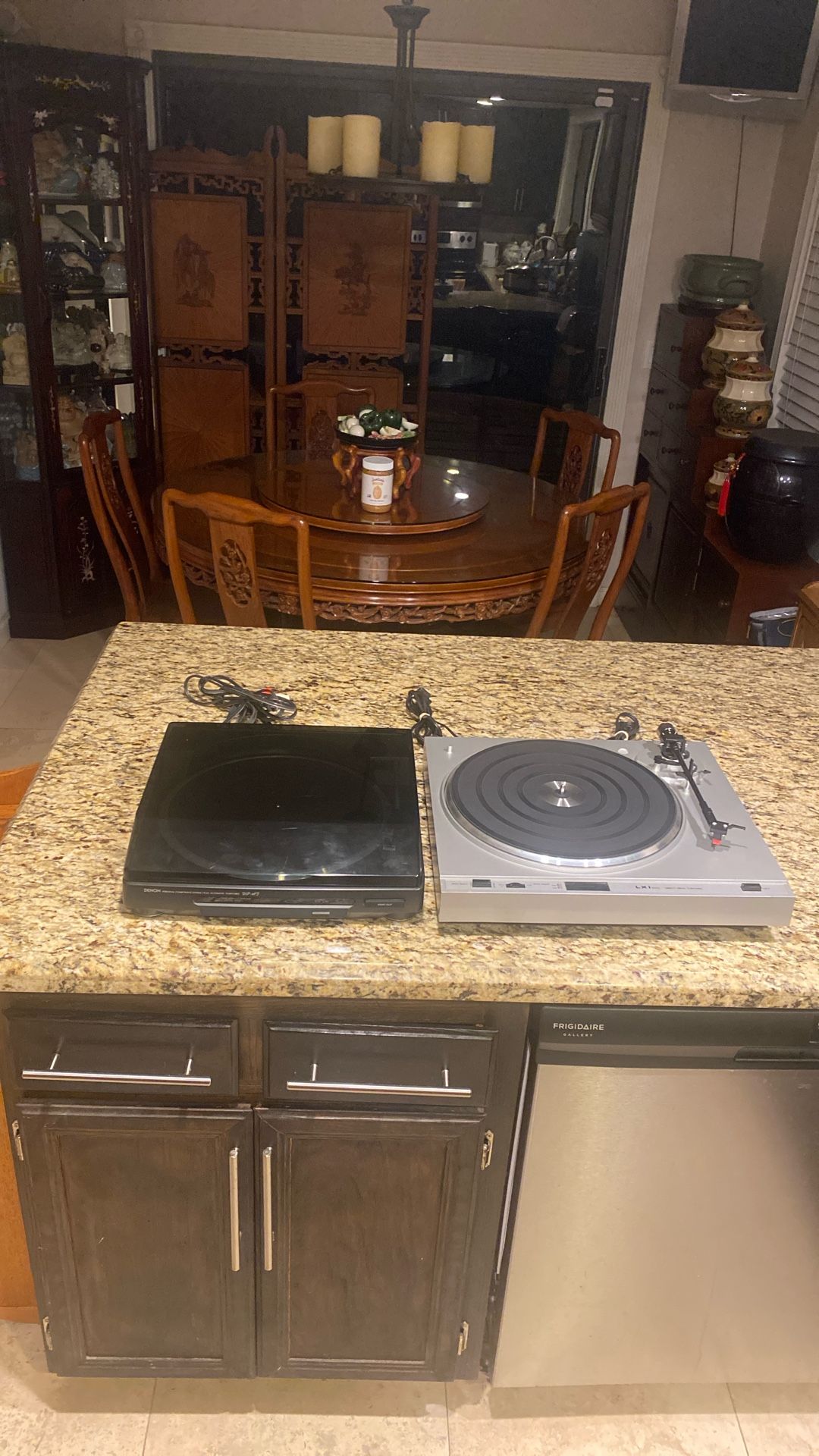 Selling 2 Turntables Not Working