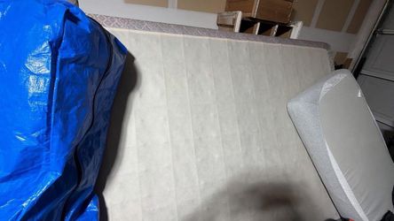 Queen mattress/box spring