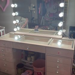 Makeup Vanity Pink 