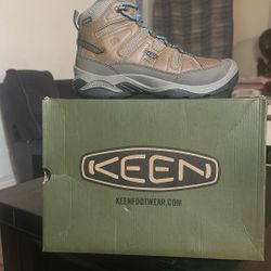 Keen  Woman Hiking Boots