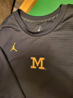 Michigan Long Sleeve Textured JORDAN JUMPMAN Sweatshirt.  New , But No Tags 