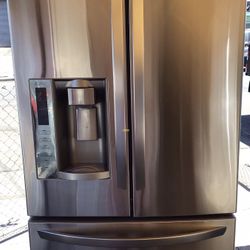 LG French Door Refrigerator (W33)