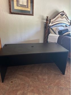 Free Solid office desk
