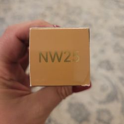 MAC studio fix foundation NW25